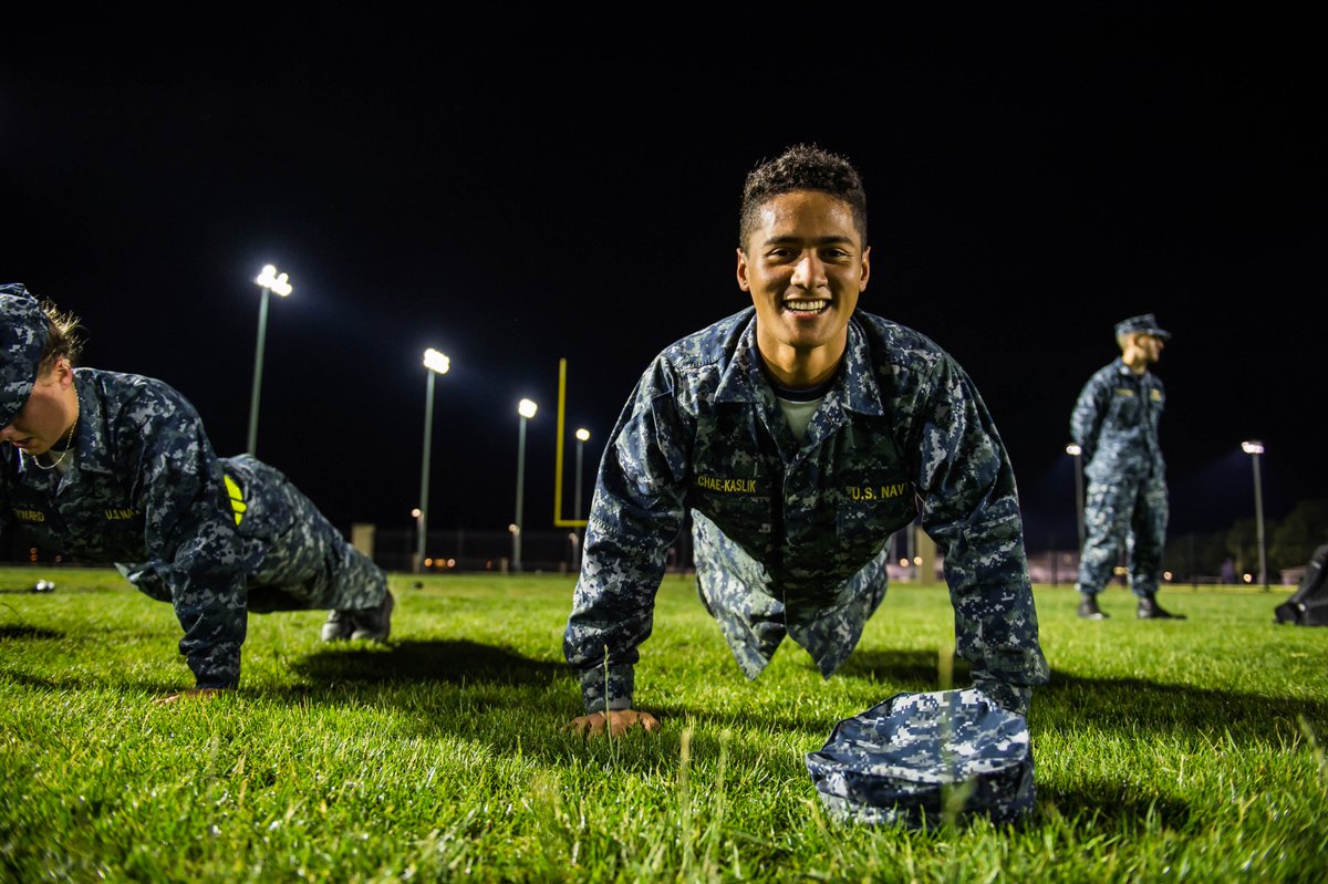 NavalAcademy's tweet photo. All smiles at the beginning of the Class of 2020's Sea Trials! https://t.co/chYkgHuCLj