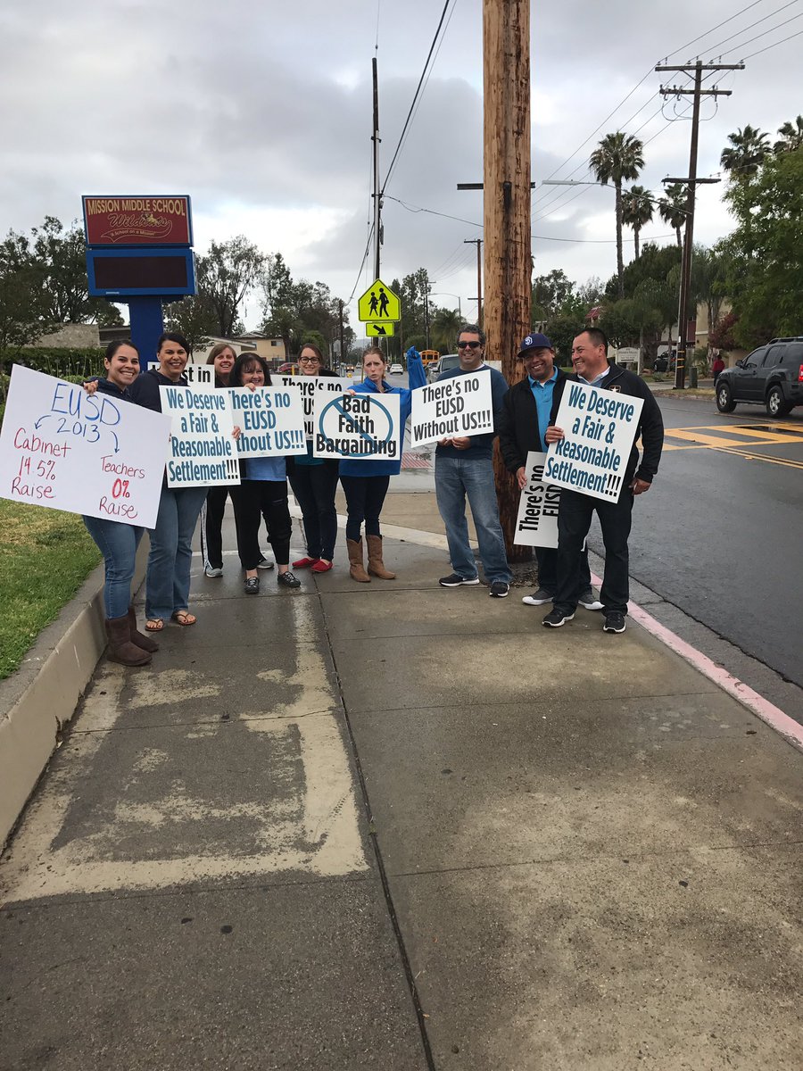 rebelrous's tweet image. MMS teachers representing. #eeea #Teacherresistance #escondido