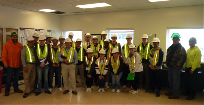 ElmiraCollege's tweet photo. Prof. Mullen's Term III business admin class explores manufacturing strategies: https://t.co/kMeffF3xNV #whyelmira #TermIII #explorations https://t.co/lCLoydlqef