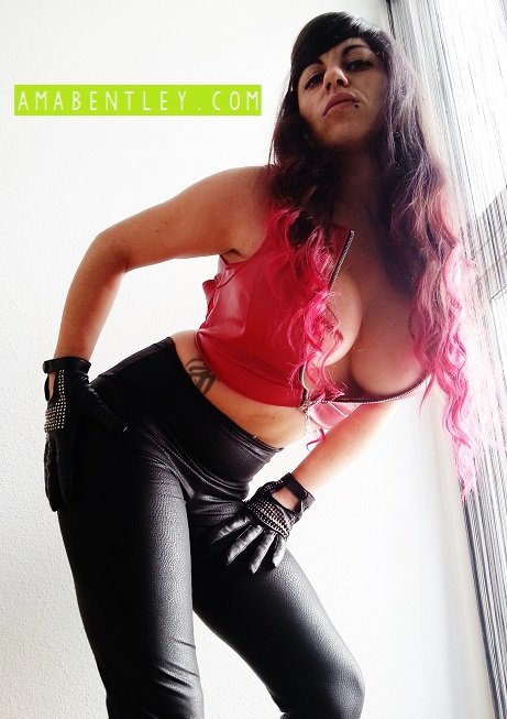 Maykabcn1's tweet photo. A @Jessy_Bentley le encanta apoderarse de tu mente
Va cambiarte permanentemente
Paso a paso te convertirá en su #slaveparty
#BDSM #femdom https://t.co/7KFPahPCJA