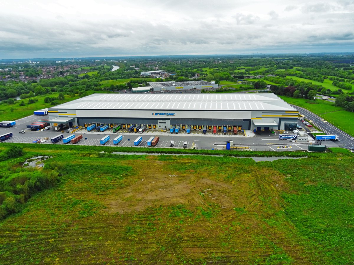 salfordfireteam's tweet photo. Excellent pictures by the GMFRS @air_unit of the new @Culina_Group warehouse @PeelPorts #PortSalford development #BlueWatchIrlam #FireSafety https://t.co/ZHJd5P0G6L