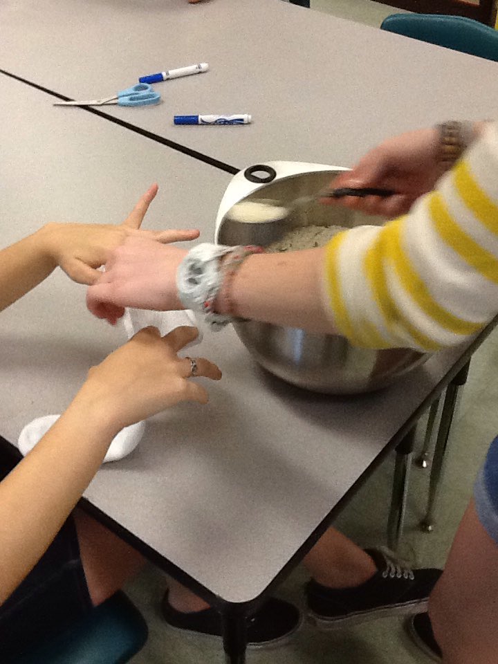 MrsRingstaff's tweet photo. CMH Activity of the Day: Therapeutic Rice Socks. #benefitsoflavendar #alternativetomedication @CPHS_TWolves https://t.co/QSYZeJlDSu