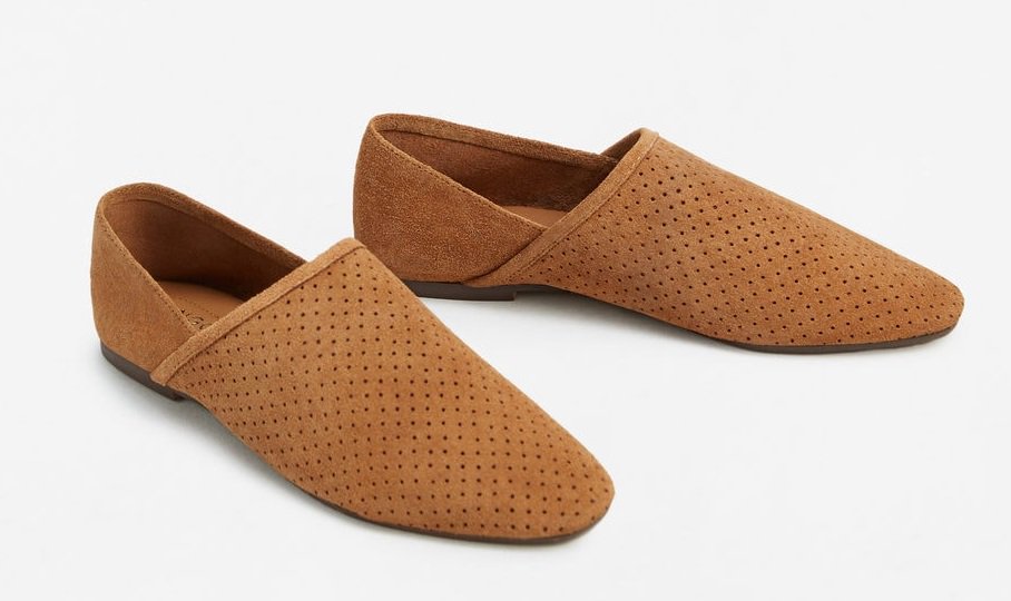 Magic slippers - @hannahrochell on why babouches are making a comeback this summer bit.ly/2qNdXqZ