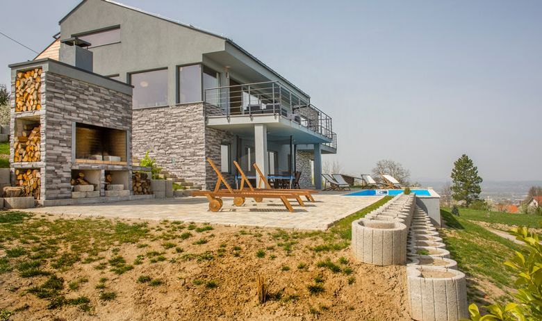 LikeCroatia's tweet photo. Have a Luxurious Vacation in Villa Grey - https://t.co/opvPKXEPmd https://t.co/IqxyaI4tEg