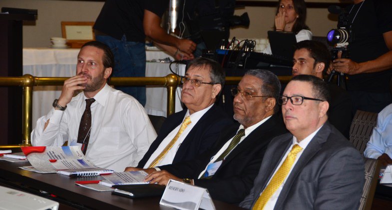 mineconomiard's tweet photo. En #SeminarioSostenibleSD también participan representantes de Unidad ejecutora para la URBE y Viceministros de Cooperación y Planificación https://t.co/tuTR4BBp6m