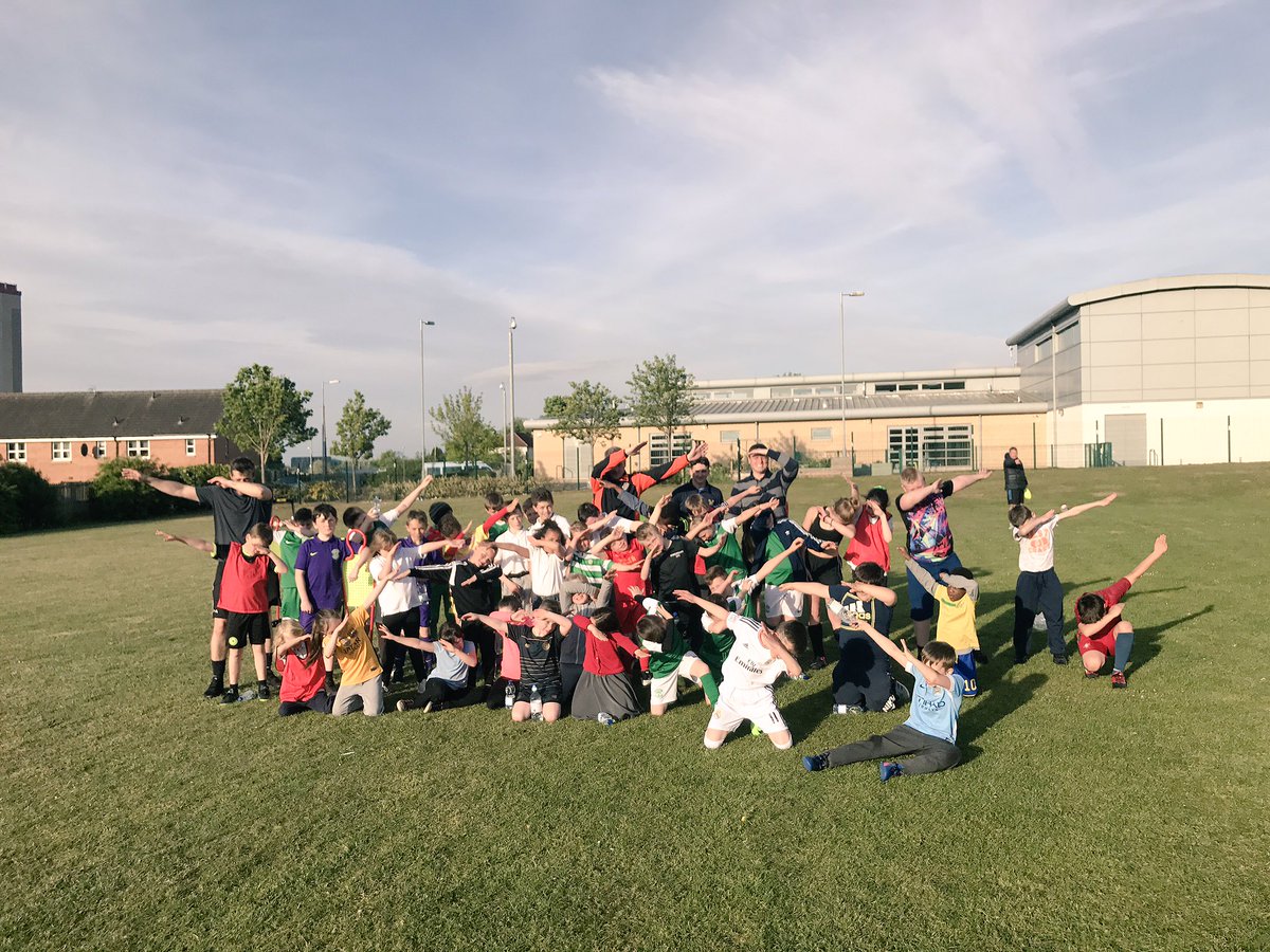 EdiHelpingHands's tweet image. #SouthEdinburgh KIDS #Free ⚽️
Practice / Coaching / Learning for ALL BOYS &amp;amp; GIRLS aged 8 - 12yrs 
at Moredun Park 6pm - 715pm #Wednesday