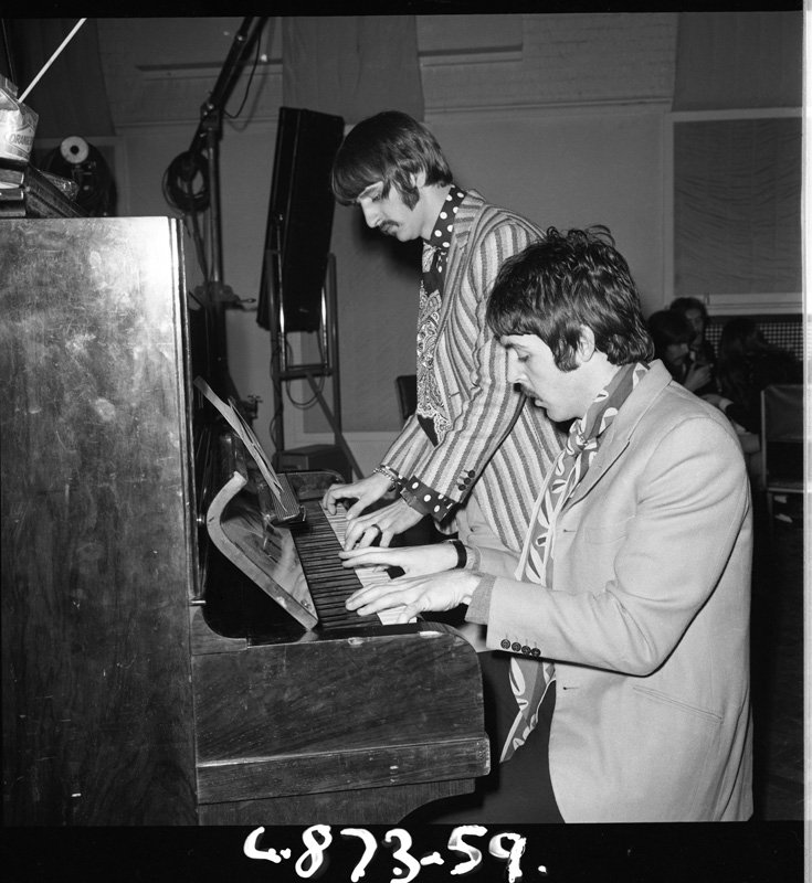 thebeatles's tweet photo. #SgtPepper https://t.co/xWLXWF2xwa