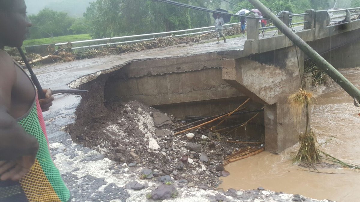 jovanthony's tweet image. Another bridge in Green River, Clarendon under threat. It's main link betwn Frankfield &amp;amp; southern parts such as May Pen #Jamaica  #Flooding