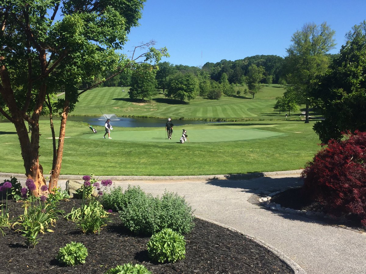 HillendaleTurf's tweet photo. The US Open qualifier is complete. Only 1 person 1 under par. The other 4 advancing were +1 and +2! I'm very proud of Hillendale. #UsOpen https://t.co/Dr3Ynh5EDt