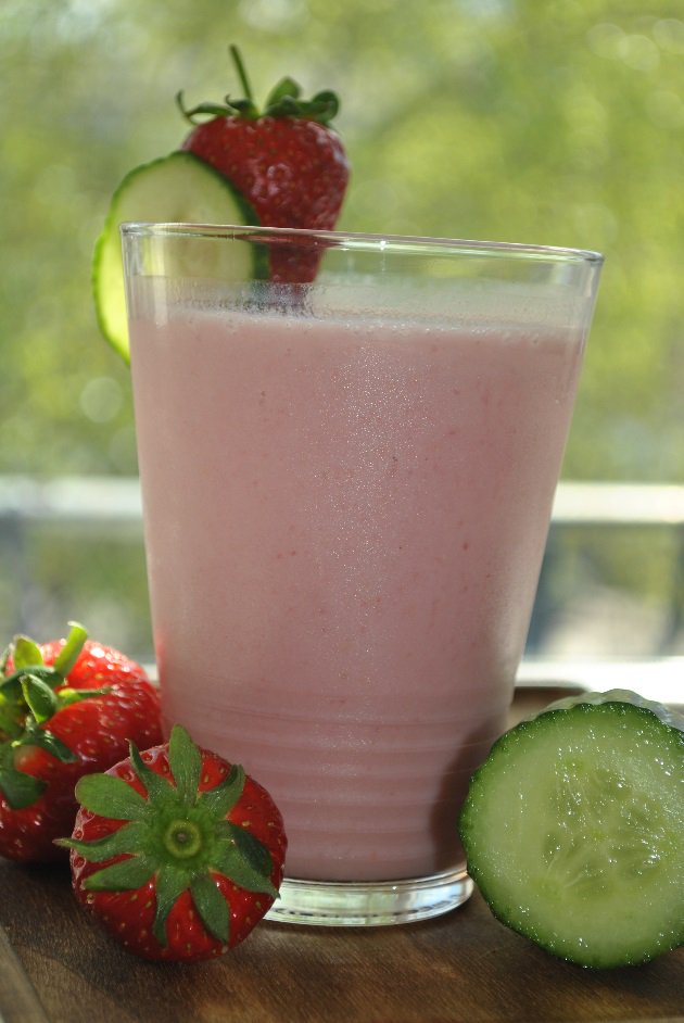 Coolicious's tweet photo. Our #SmoothieOfTheMonth for May is Strawberry &amp; Cucumber. Blend:Cranberry Juice, Strawberries, Cucumber &amp; Coolicious Vanilla Smoothie Base. https://t.co/urmzbIklQt