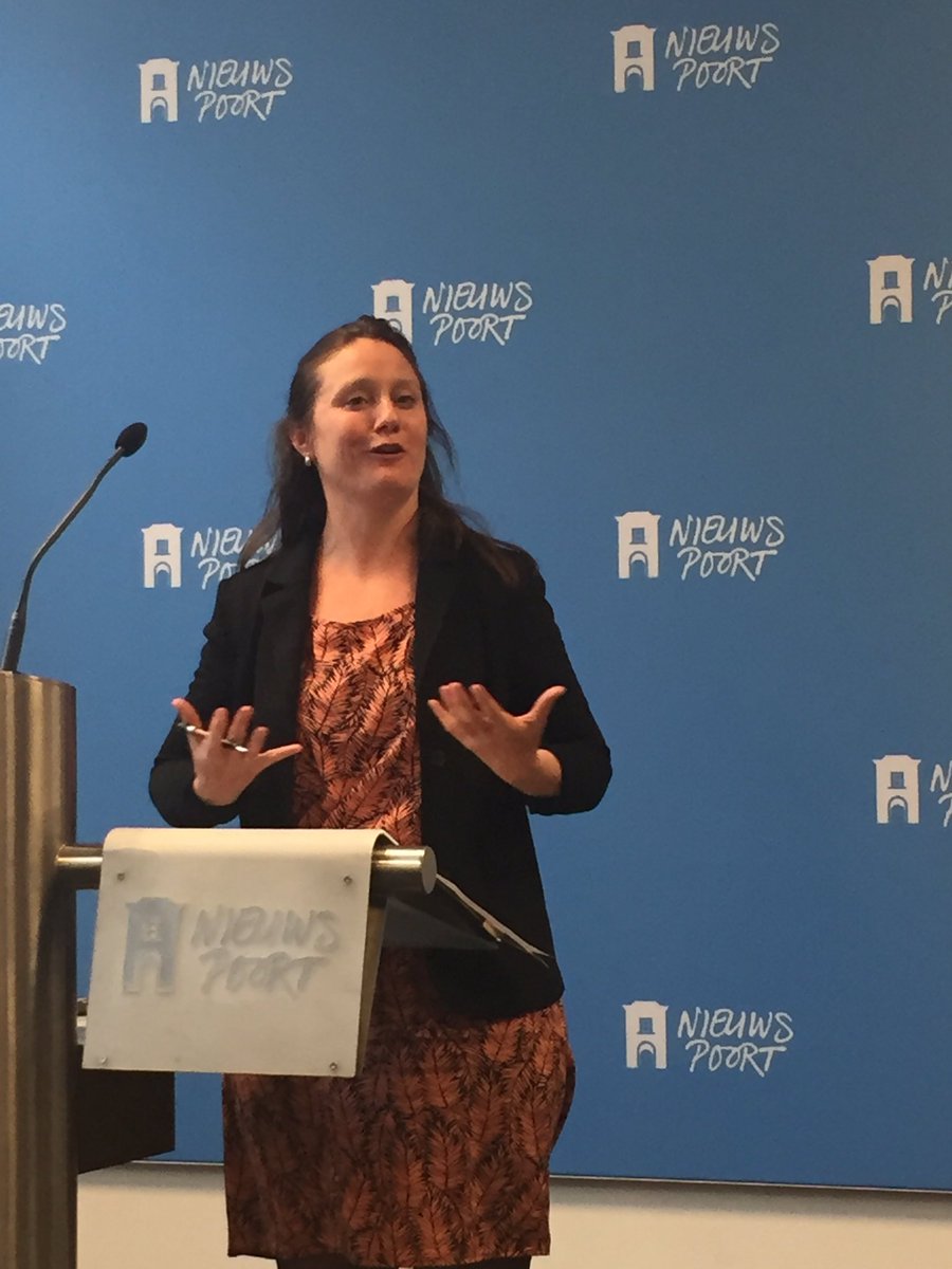 GrLinkskamerlid Suzanne Breuger neemt Manifest Groene Coalitie van #groencement en #VHG in ontvangst en belooft zich hard voor te maken