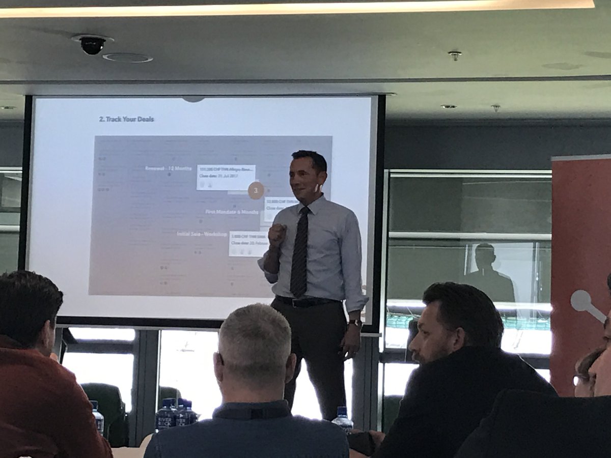 K_L_Rafferty's tweet photo. Superb session on Client Retention from @storylead at the EMEA HubSpot Partner Summit! https://t.co/edjTZwseJJ