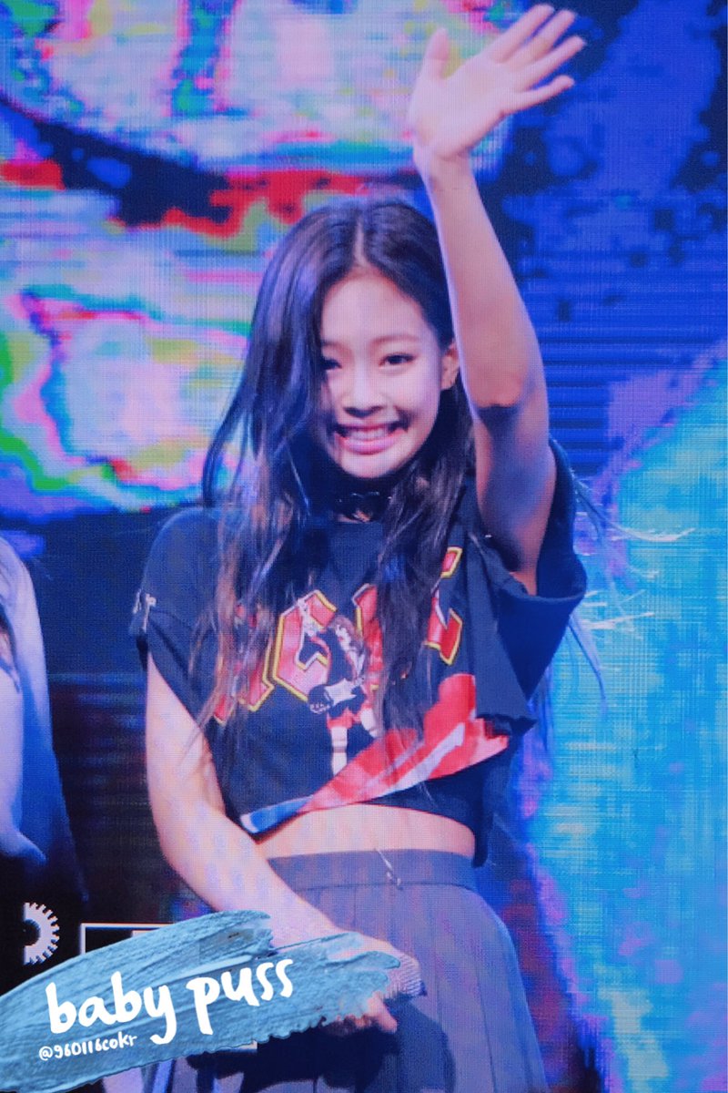 960116cokr's tweet photo. 170516 건국대축제 
#BLACKPINK #블랙핑크 #제니 #JENNIE 

❤️👋🏻👋🏻 https://t.co/Q2THbyNmpN