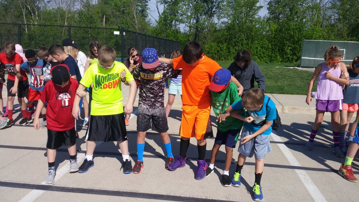 BeckyBfloetker's tweet photo. Day Two - The Voyage Begins! Academic challenges, team challenges, and "setting sail". #STEManities #outdoorlearning. @RSIHawks https://t.co/mSRXFL3V8y
