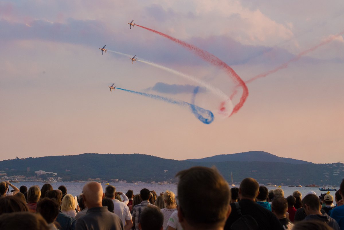 BleucielAirshow's tweet photo. Le calendrier de la @PAFofficiel vient de paraître. Vous pourrez la retrouver dans les meetings @BleucielAirshow. https://t.co/pXzSWKpjvM https://t.co/8FAC153V2X