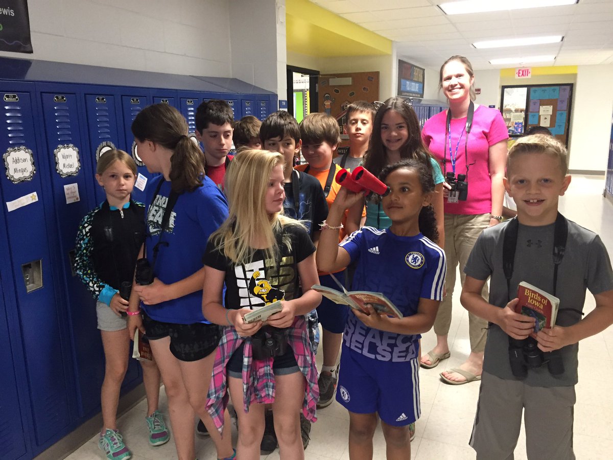 tibbcod1's tweet photo. K-5 Passion Project Week! Students signed up for a class that they wanted to learn more about! #vanmeter https://t.co/sC8c33pssg