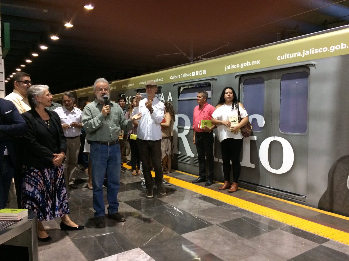 CulturaJalisco's tweet photo. Comienza la celebración del centenario de Juan Rulfo, usuarios del #TrenLigero recibirán como préstamo obras del autor. 

#Rulfo100Años https://t.co/lmPHiBXDsZ