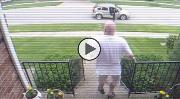 extremeCnB's tweet photo. Explosive ‘bait box’ Covers Package thief with Poo! - https://t.co/SlrQP7yhMC ... https://t.co/ycSNfwTyRu
