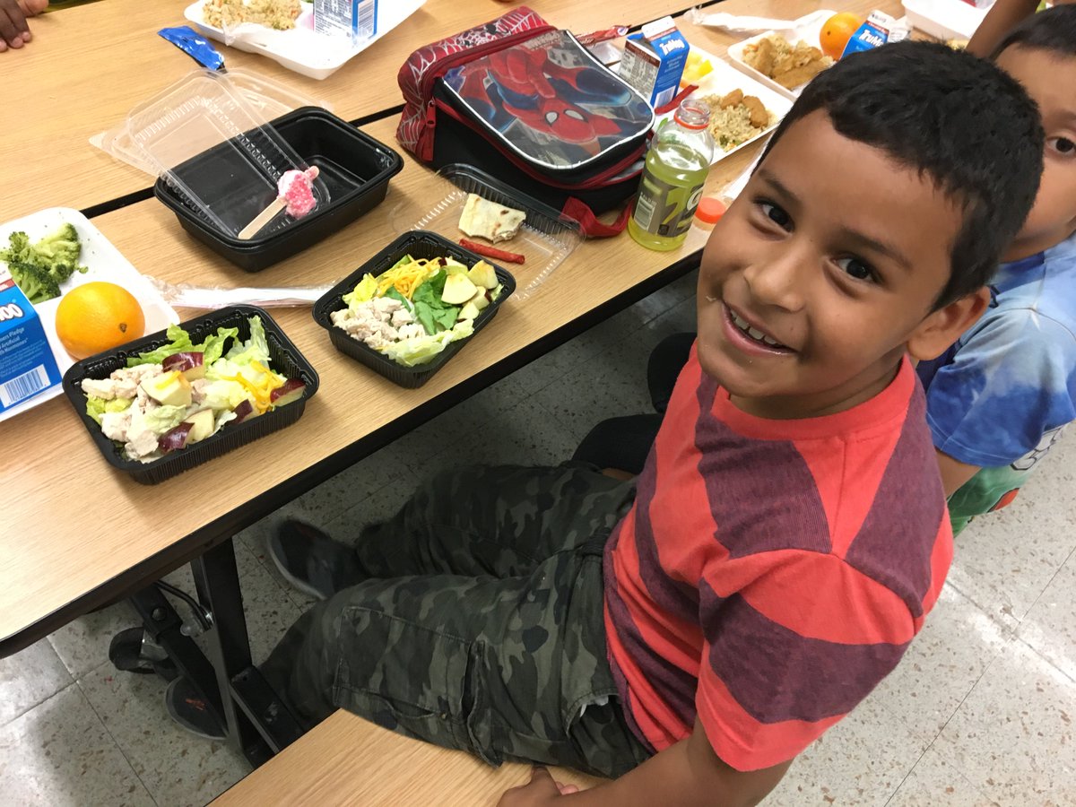 DuvalSchools's tweet photo. Healthy eating is on the menu at DCPS! Over 1.2 #millionsalads have been served this year by @duvalbrainfood! - https://t.co/jgY3TDUgHS https://t.co/lf0XQ6CU2E