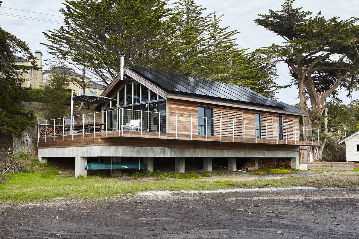 sanfranmag's tweet photo. A Bodega Bay cabin goes modern without losing its soul: https://t.co/mshj9GX9Jm @LundbergDesign https://t.co/usgdvw4bb7