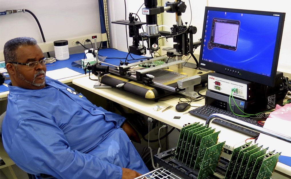 ACITechnologies's tweet image. Today Guy Corsey, one of our lead technicians, is performing a #BallGridArray removal and repair job for #Bitronics.
goo.gl/oy9T24