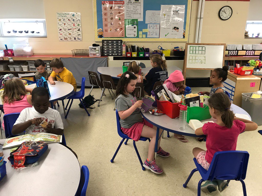 We had some helpful third grade friends visit us for reading today!