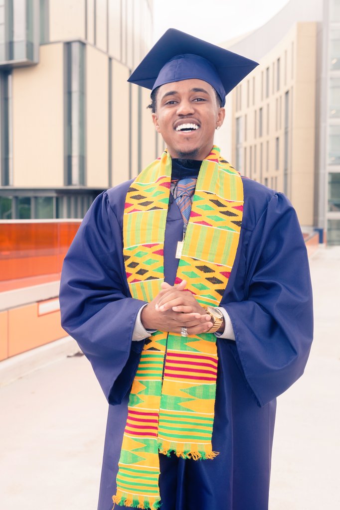 TheFliestPlane's tweet photo. If you only you knew what I've been through 🎓🙏🙌 https://t.co/LVfNmIJrHD