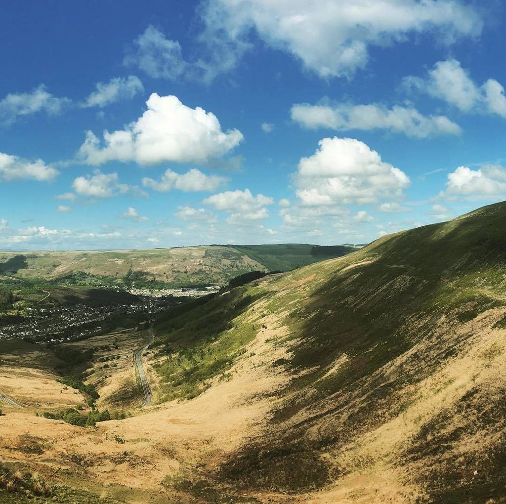 EllaRileySweets's tweet photo. People often ask us why we relocated the company to #Wales a few years back...well when THIS is your lunch break v… https://t.co/Z0qHuDE9se https://t.co/izwfU6Z41V