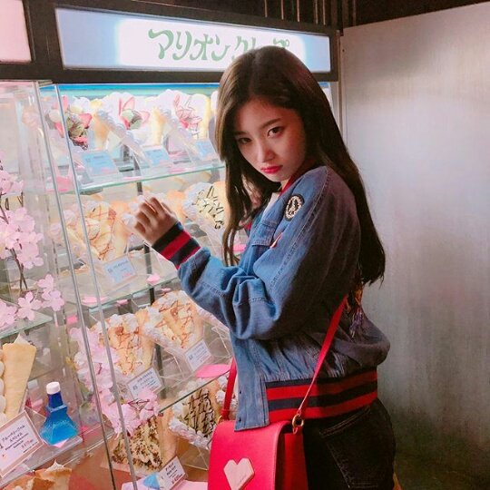 lowqkidols's tweet photo. chaeyeon  https://t.co/EU86NfucaT
