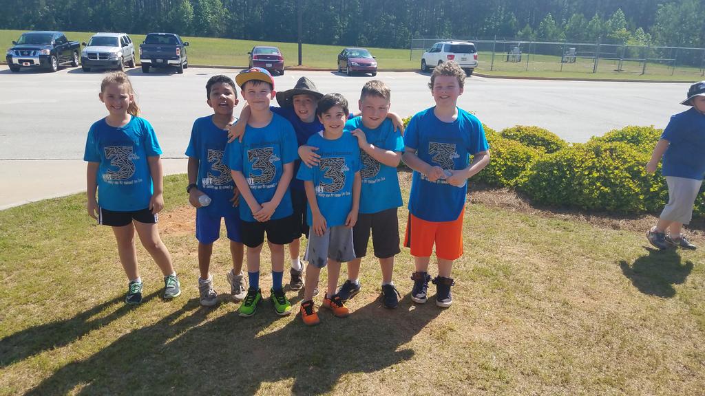 welchgrapes's tweet photo. #fieldday #nhebrightknights @NHE_HCS #3rdgraderocks https://t.co/nINqbUvROh