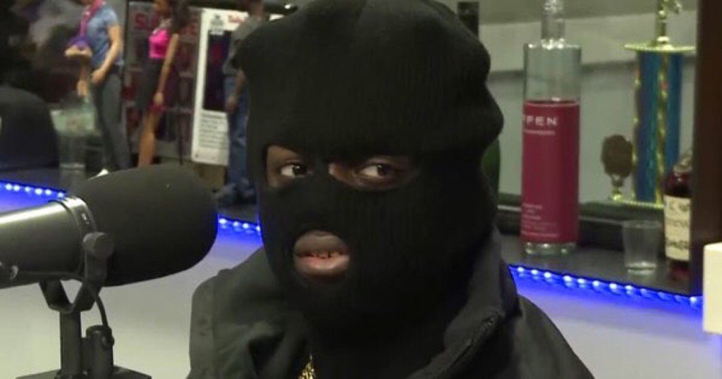 SmithTheIInd's tweet photo. me @ Urban Outfitters asking associates where the rompers at https://t.co/u6C1GOKwxx