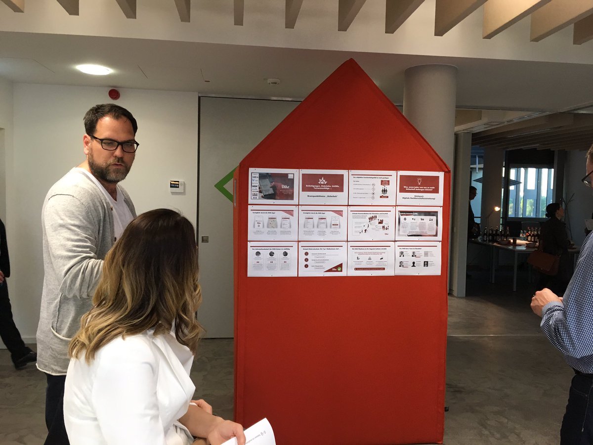 EuroFinanceTech's tweet photo. @DikeApp ist eines der wenigen Non-Fintechs im #vabn #lndf17 https://t.co/KA1Kvrh0mc