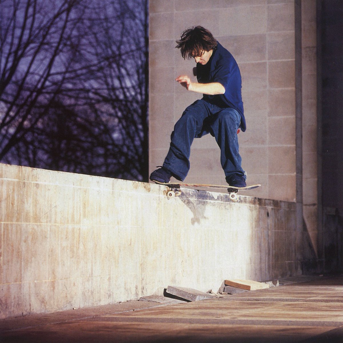 Sidewalkmag's tweet photo. The #welshoffice in #cardiff holds host to #joshperrett's frontside tailslide #2002 #sidewalkmag 67 #madpopyo #ukskateboarding #sidewalkmag https://t.co/VCjkHnPeJs