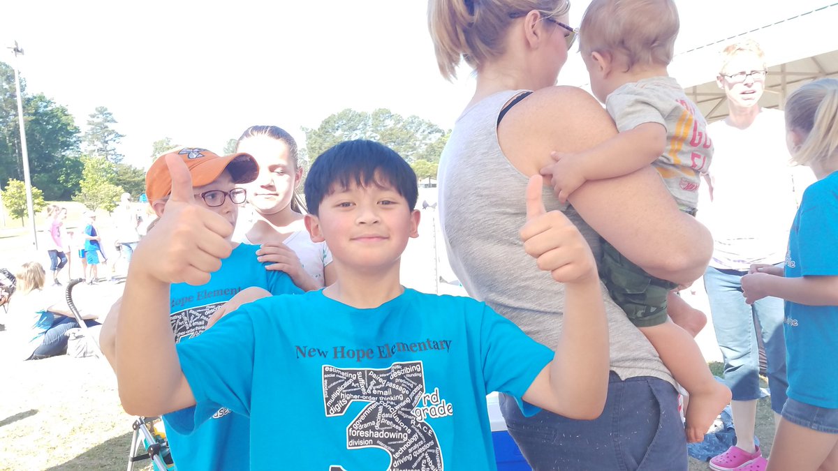 welchgrapes's tweet photo. #fieldday #nhebrightknights @NHE_HCS #3rdgraderocks https://t.co/nINqbUvROh