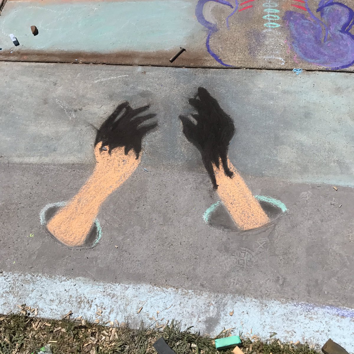 IsaiahKane6's tweet photo. Chalkfest 2017! #sothefliesdontcome @yomilo https://t.co/0ebGrgPo1n