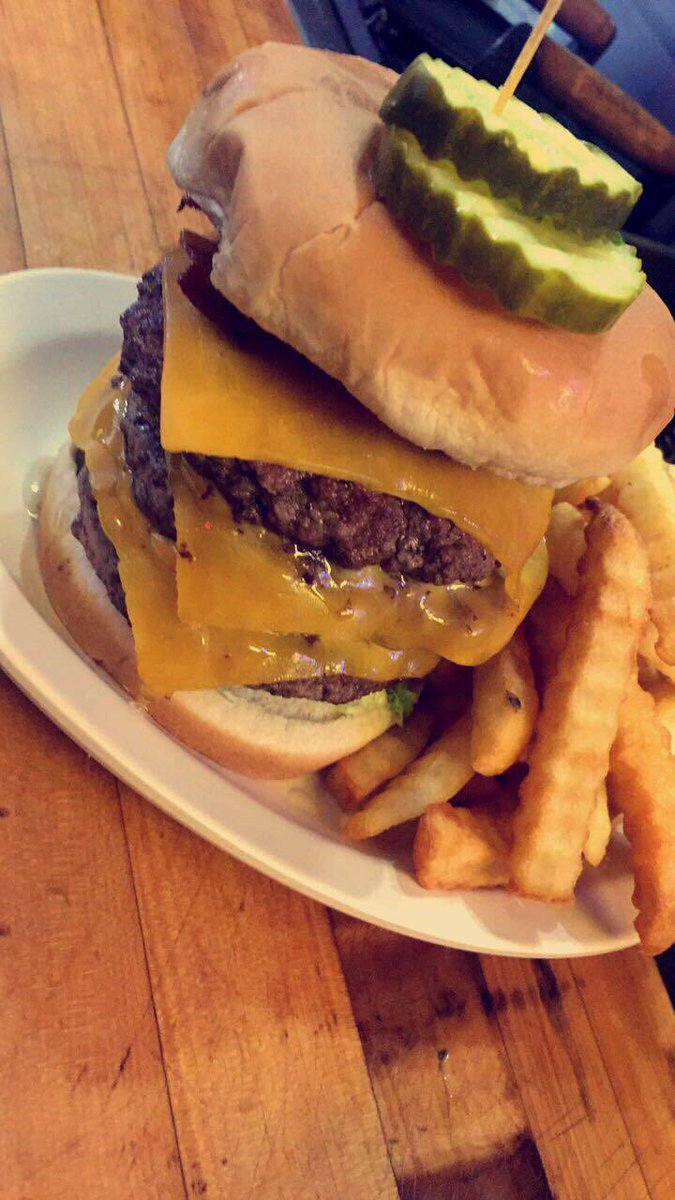 #BIGHONGRY #BOUTTHATLIFE #MTSU #BESTINTHEBORO 🍔🍔🍔