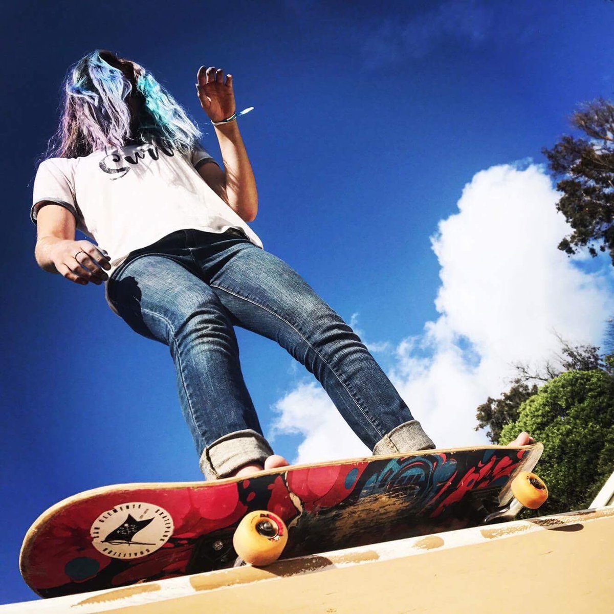 Rootflage's tweet photo. When you are the #coolkid on the block #rootflage #unleashyourinnerunicorn #temporaryhaircolor #unicornhair https://t.co/qpyePhPmcF https://t.co/A63JuewJc9