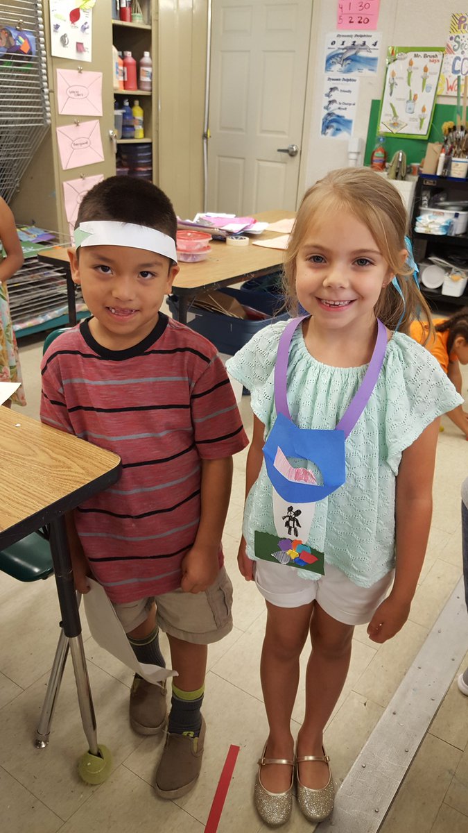 artroommadness's tweet photo. Kindergarten #funpaper = increased comfort in creative freedom! Make time to practice creativity if u want creative thinkers. @BCreekElem https://t.co/WrURarTw0A