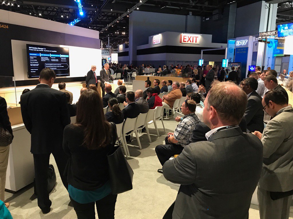 Benjamin_Wilk's tweet photo. Packed #solman session at #sapphirenow 2017 https://t.co/kw8UOPqQYh