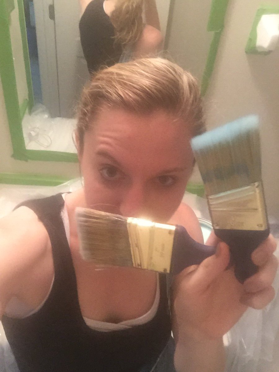 MarrettLaney's tweet photo. When you and your mom and painting the home. https://t.co/itxKyTQ6tg