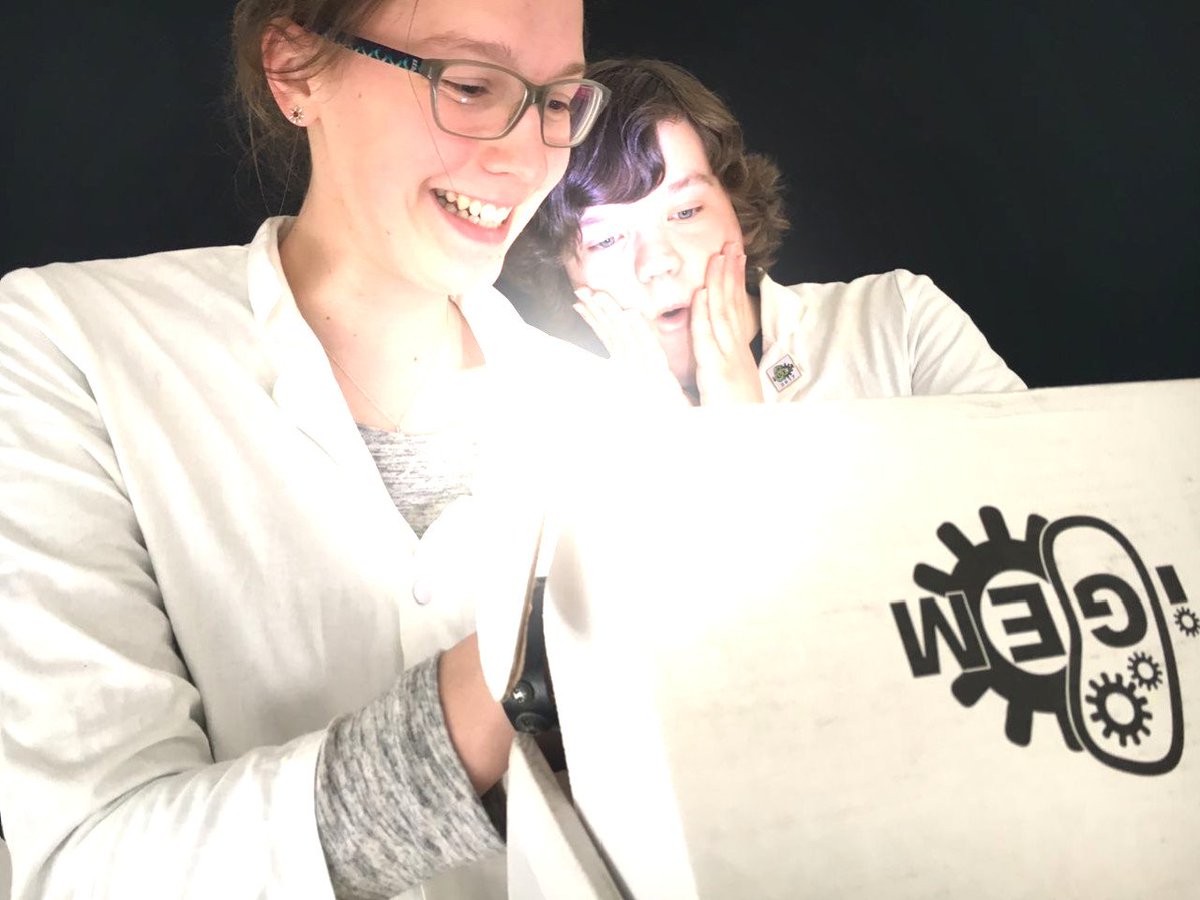 iGEM17_Potsdam's tweet photo. Finally our distribution kit arrived!! #iGEM2017 #suprised #ourprecious #iGEM #distributionkit #science #giantjamboree #light #bright #coat https://t.co/3ddMBDYFYq