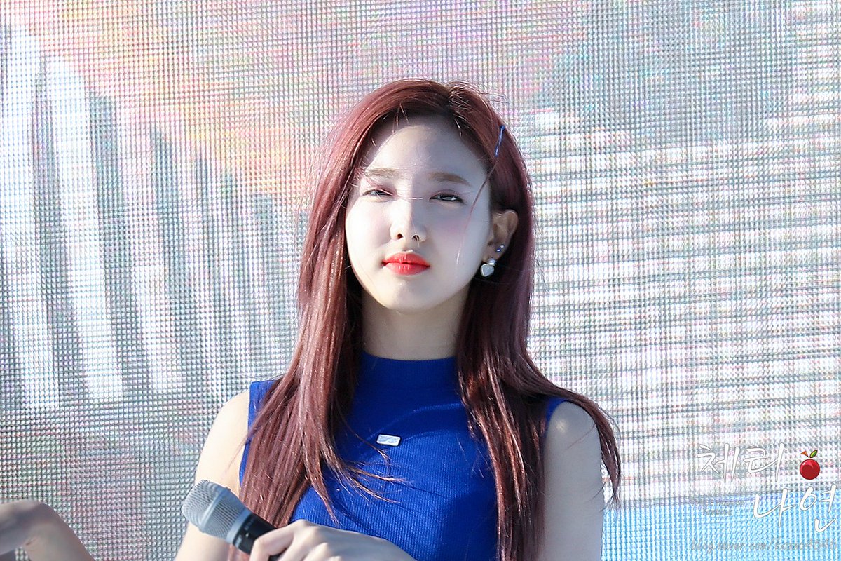cherry_nayeon's tweet photo. 170514 트와이스 나연 포카리스웨트 발매 30주년 BLUE RUN 
#트와이스 #나연 #nayeon  #임나연 #TWICE #포카리 https://t.co/WAldZq0iRR