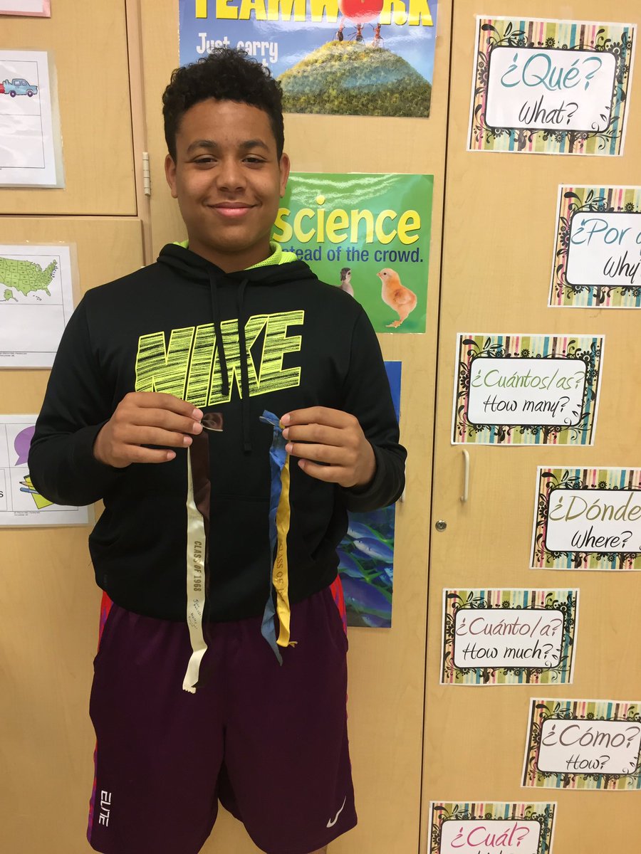 tgarciaspanish's tweet image. Proud to be a 4th generation Simmons student! #simmonslearns #rsd122cares #classof1947 #classof1968 #classof1993 #classof2017