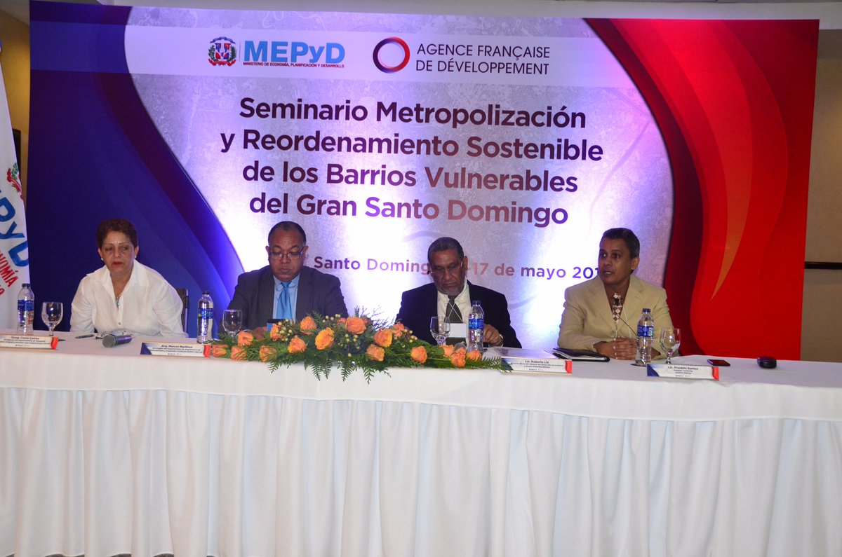 mineconomiard's tweet photo. Seguimos con el segundo panel sobre sobre #MetropolizaciónSD con moderadores de la @UNPHURD , @DGODT1 y del @ADN https://t.co/Dl7rYqeRaL