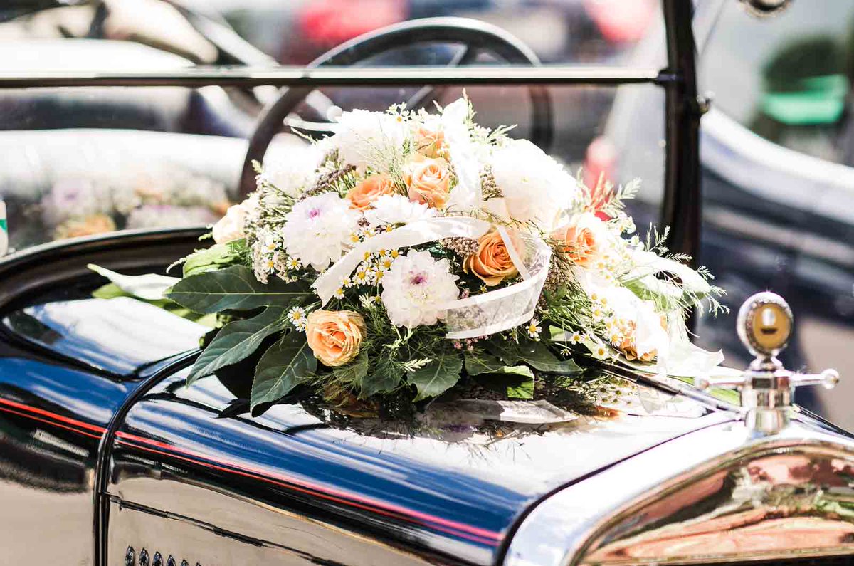 goldriese's tweet photo. Das #Hochzeitsauto : Ein stilsicheres Auftreten mit einer tollen #Dekoration - Jetzt Im Goldhaus Blog anschauen :) https://t.co/GbEUxBY3OH https://t.co/5wcqBdlp7X