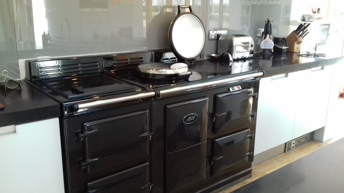 AGAovencleaning's tweet photo. AGA cleaning in Colchester follow on facebook @RichardsOvenCleaning 👍 https://t.co/VyM0UDLfu4