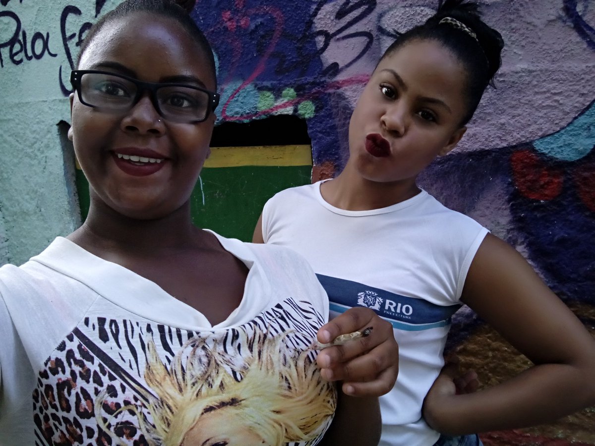 StellaEllen4's tweet photo. Minha de fé 😂🍁 #Parttiu  😍📚 https://t.co/5hc4JuqirM