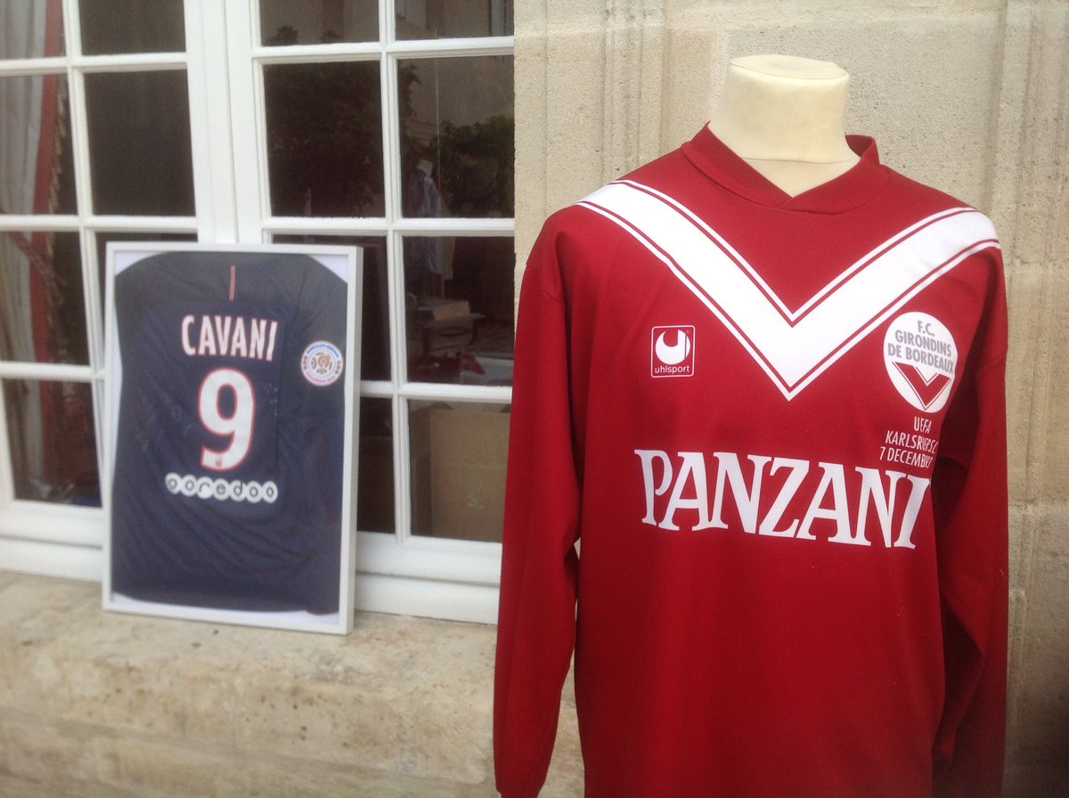 olivierschwob's tweet photo. H-30 de la soirée de gala @1MPV avec #Cavani merci @PSG_inside #Fabinho avec @FootExpress1 #PSG #ASM #Suarez #FCB #Barcelona https://t.co/loWHndNKpd