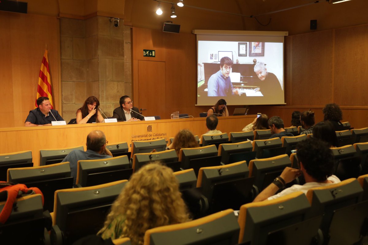 #MàriusSerra i #DaniAlegret ens han fet una visita virtual per parlar-nos de la seua creació!