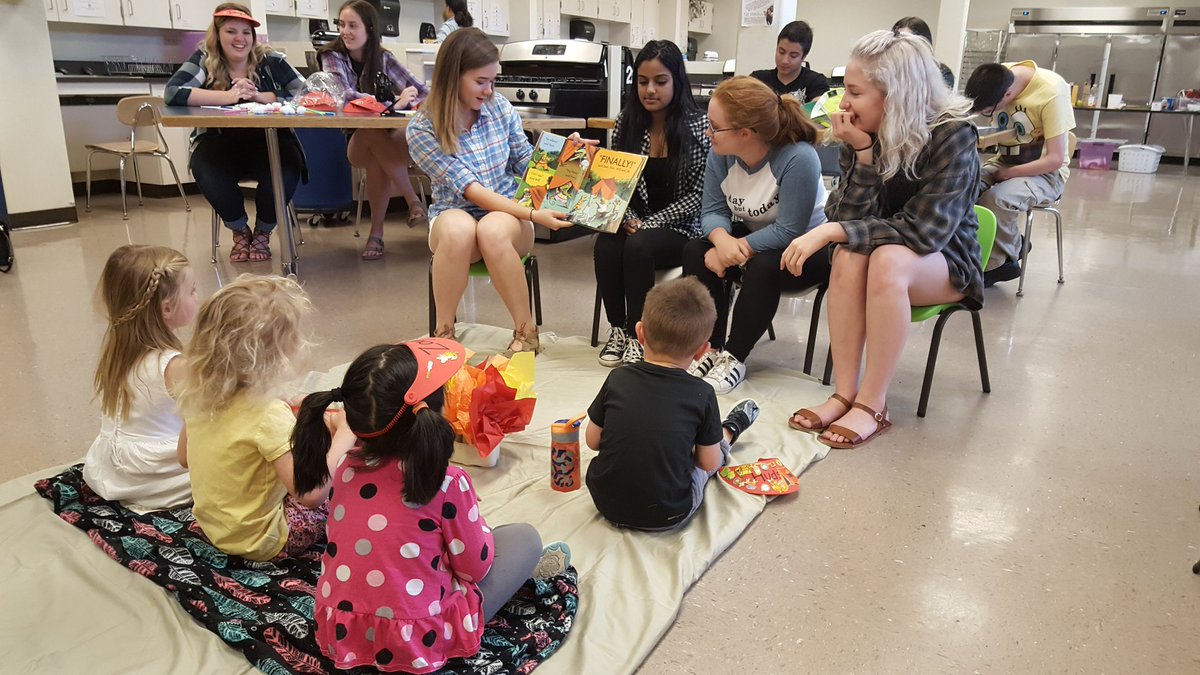 FACS_LHS210's tweet photo. S'more pictures from our Camping themed preschool day! ;) https://t.co/0PdTWJYsF6